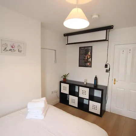Apartment Contemporary 2 Bed Flat In Bristol, Free Parking Bristol