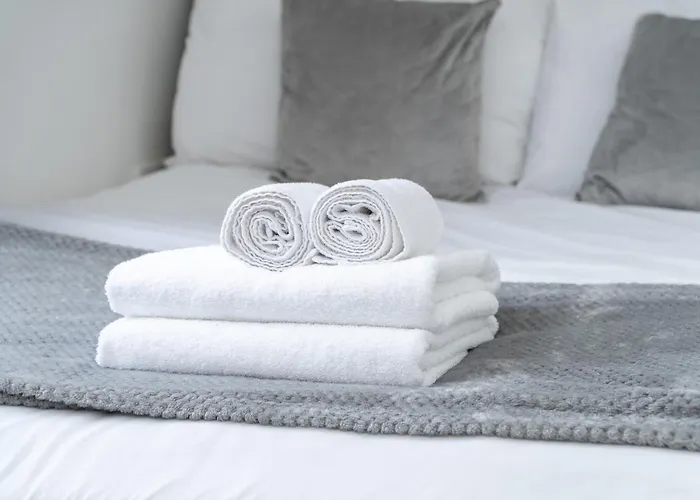 Contemporary 2 Bed Flat In Bristol, Free Parking Apartment *