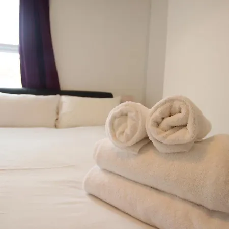 Contemporary 2 Bed Flat In Bristol, Free Parking Appartement