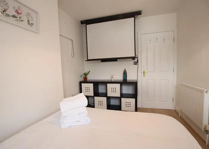 Contemporary 2 Bed Flat In Bristol, Free Parking Daire *