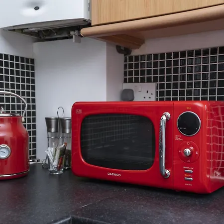 Contemporary 2 Bed Flat In Bristol, Free Parking *