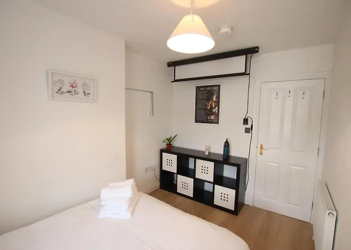 Apartman Contemporary 2 Bed Flat In Bristol, Free Parking Bristol
