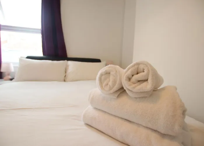 Contemporary 2 Bed Flat In Bristol, Free Parking Apartman